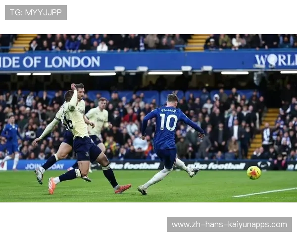 切尔西—巴克利中路直塞撕破对方防线 切尔西—巴克利中路直塞撕破对方防线